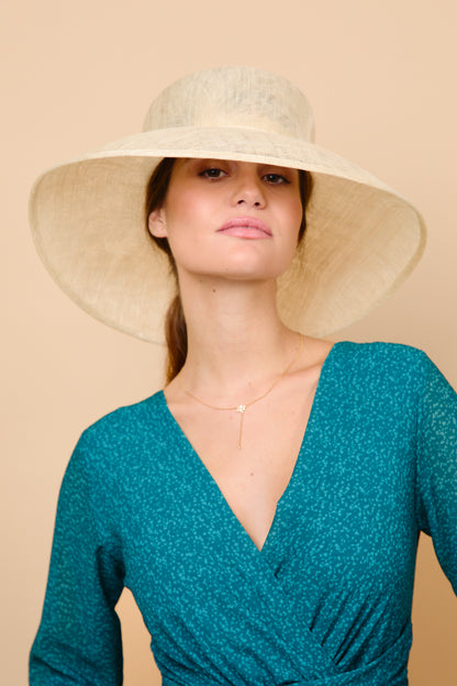 pamela, acampanada, sinamay, beige, marcela and co