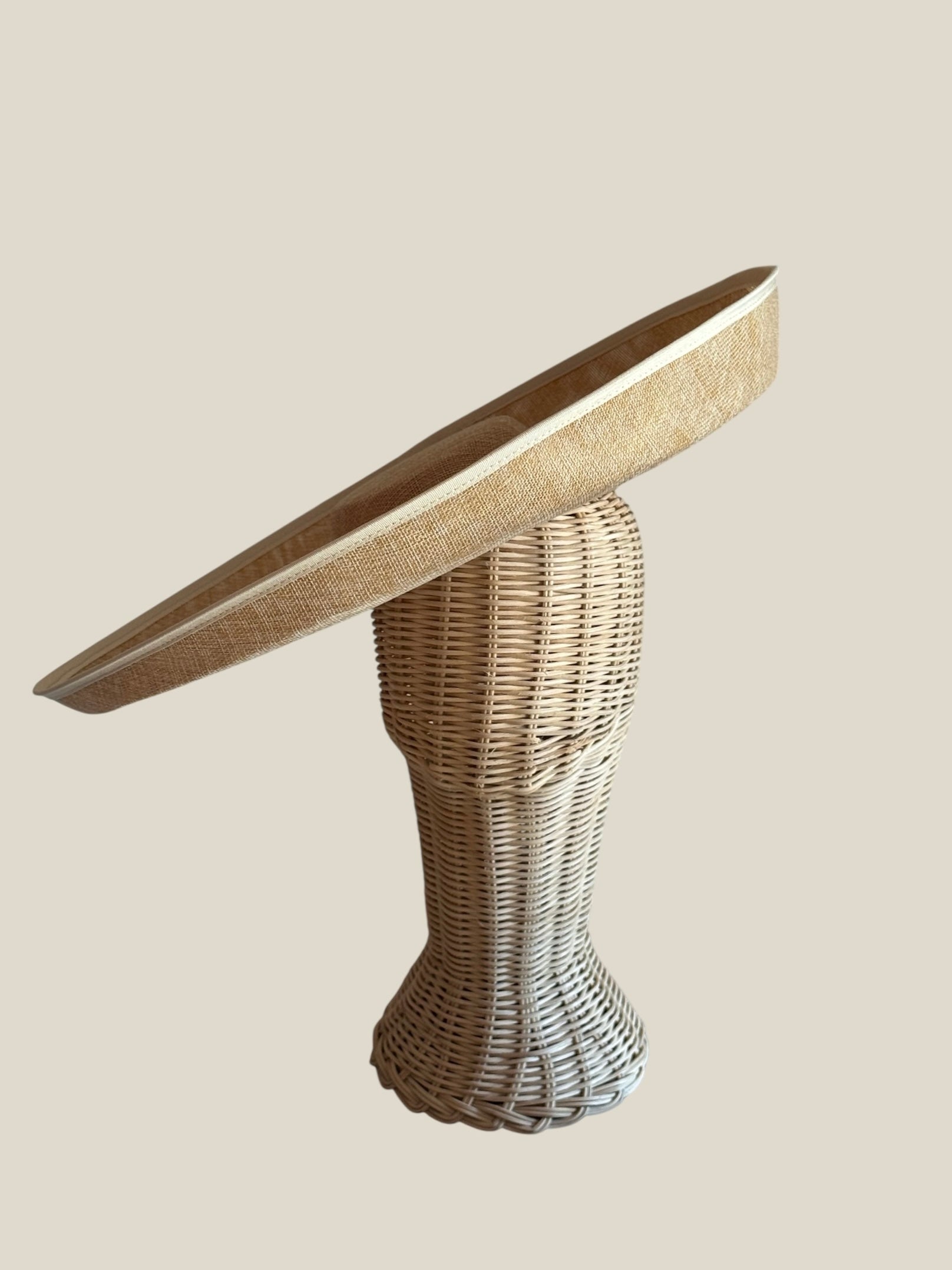 Pamela, grande, holanda, beige, invitada, boda, Marcela & co