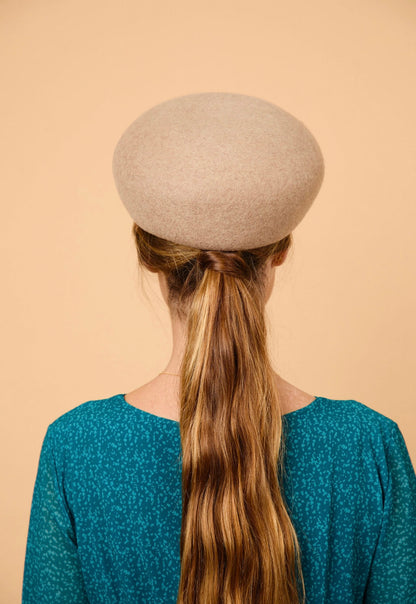 Pillbox, tocado, boina, casquete-lana-beige, invitada, Marcela & co
