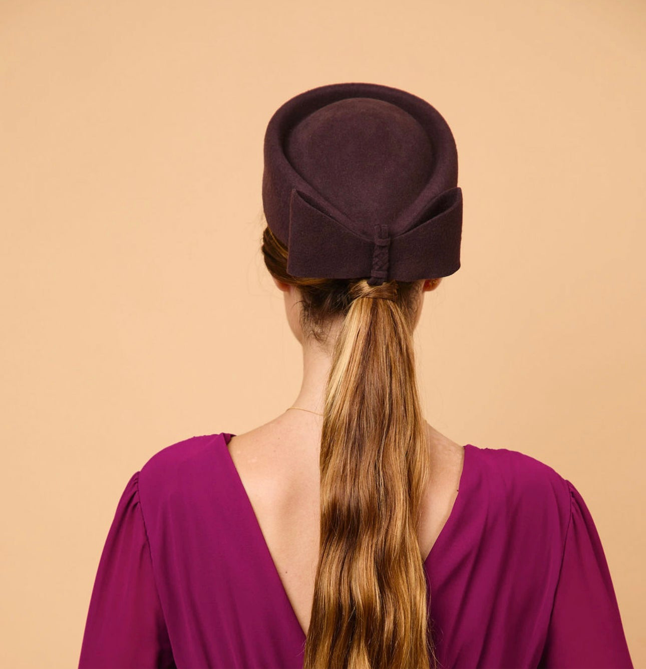 Pillbox, tocado, casquete, lana, chocolate, invitada, Marcela & co