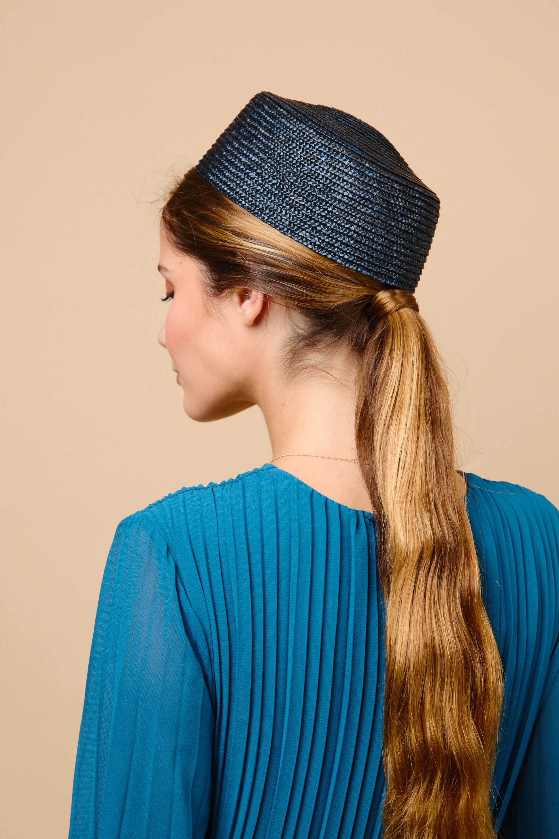 Pillbox, tocado, casquete, paja, negro, invitada, Marcela & co