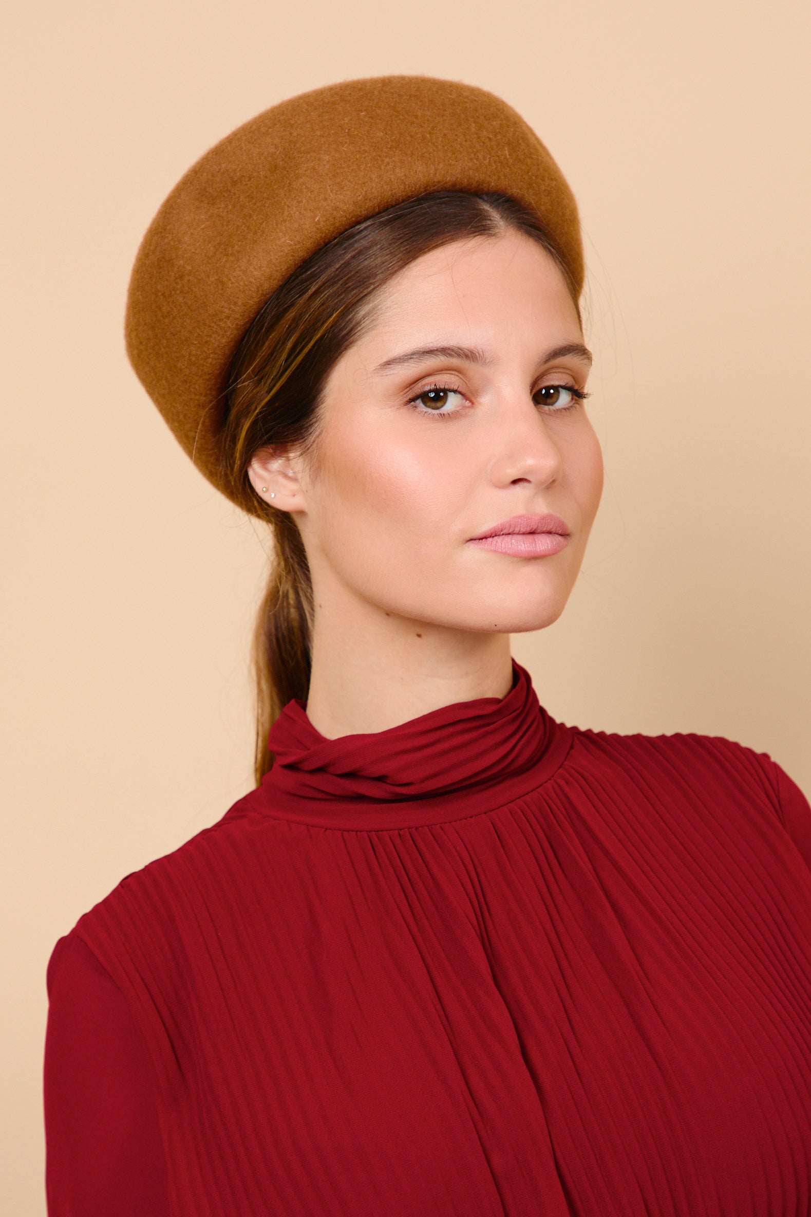 Tocado, casquete, lana, casquete, marron, invitada, boda marcela and co