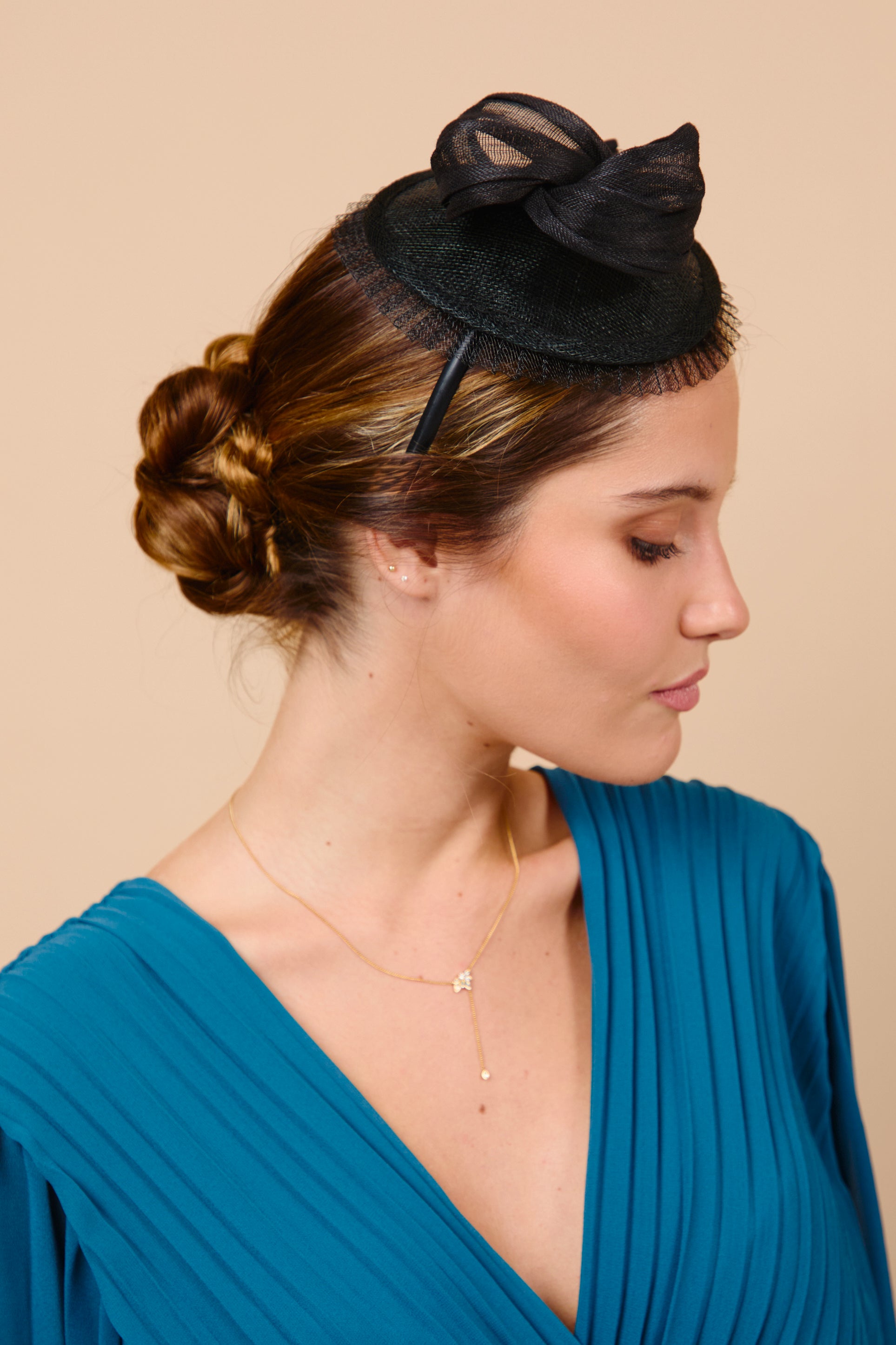 Tocado, sinamay, mini, crin, negro, invitada, boda, Marcela & co