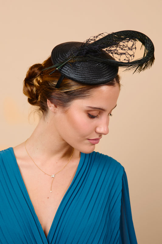 Tocado, sinamay, mini, negro, pluma, invitada, boda, Marcela & co