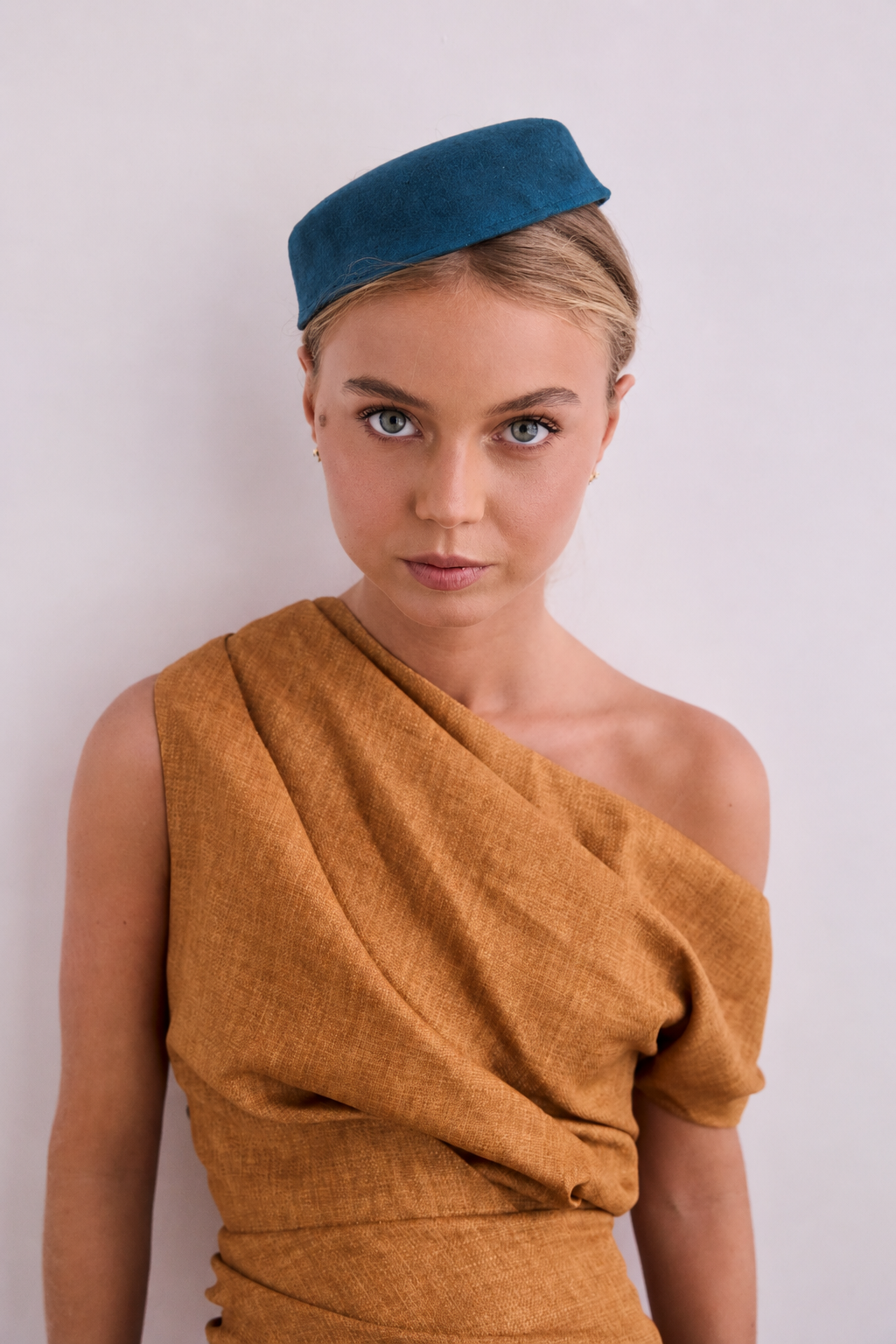 Tocado Casquete Bernadette Petróleo