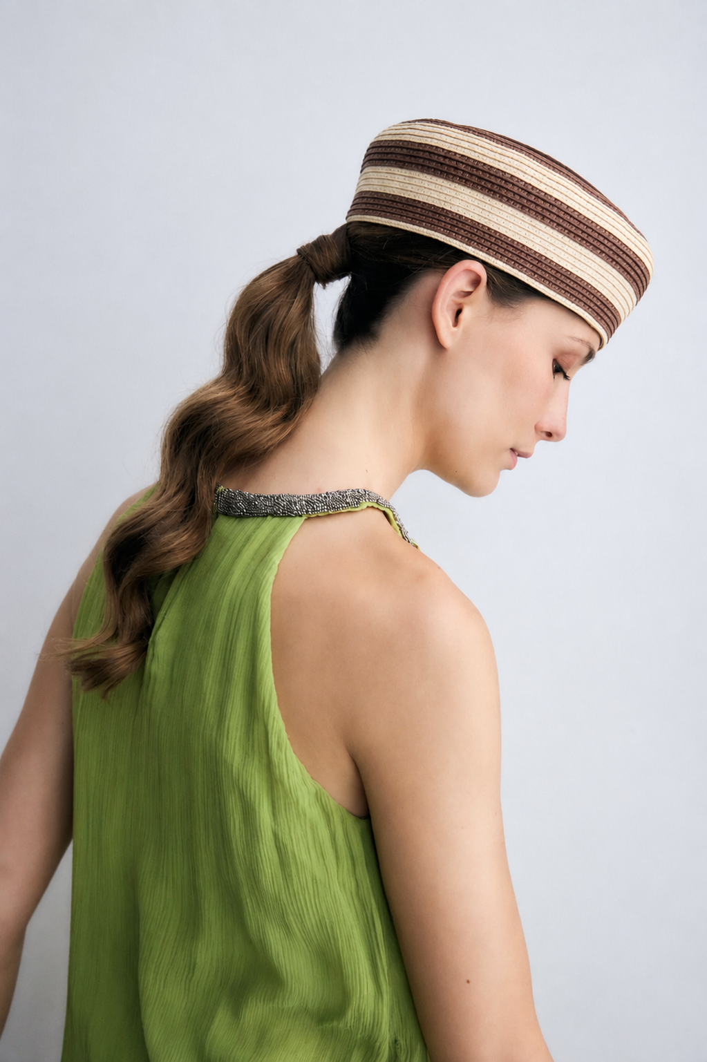 Casquete Celine de rayas beige y chocolate