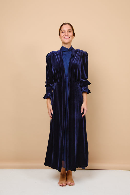 abrigo, terciopelo, marino, invitada, boda, marcela and co