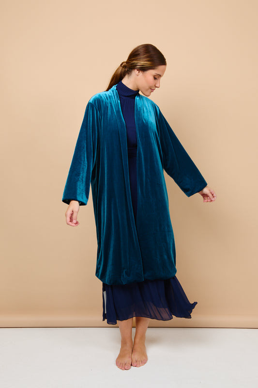 abrigo, terciopelo, verde, agua, invitada, boda, marcela and co