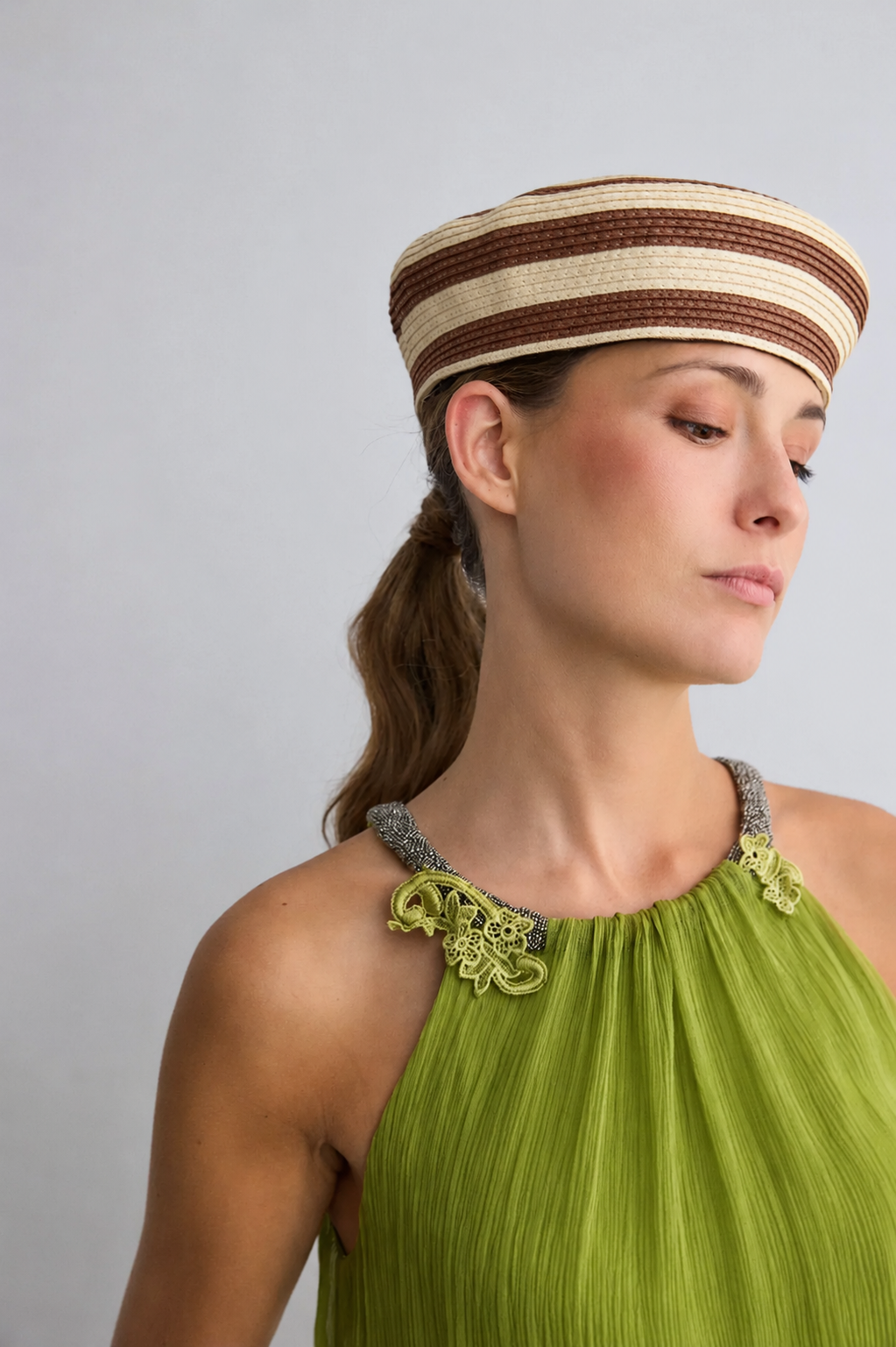 Casquete Celine de rayas beige y chocolate