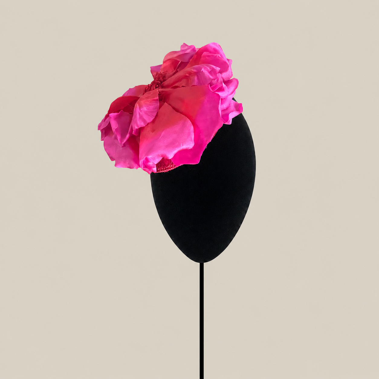 Tocado Agnes fucsia