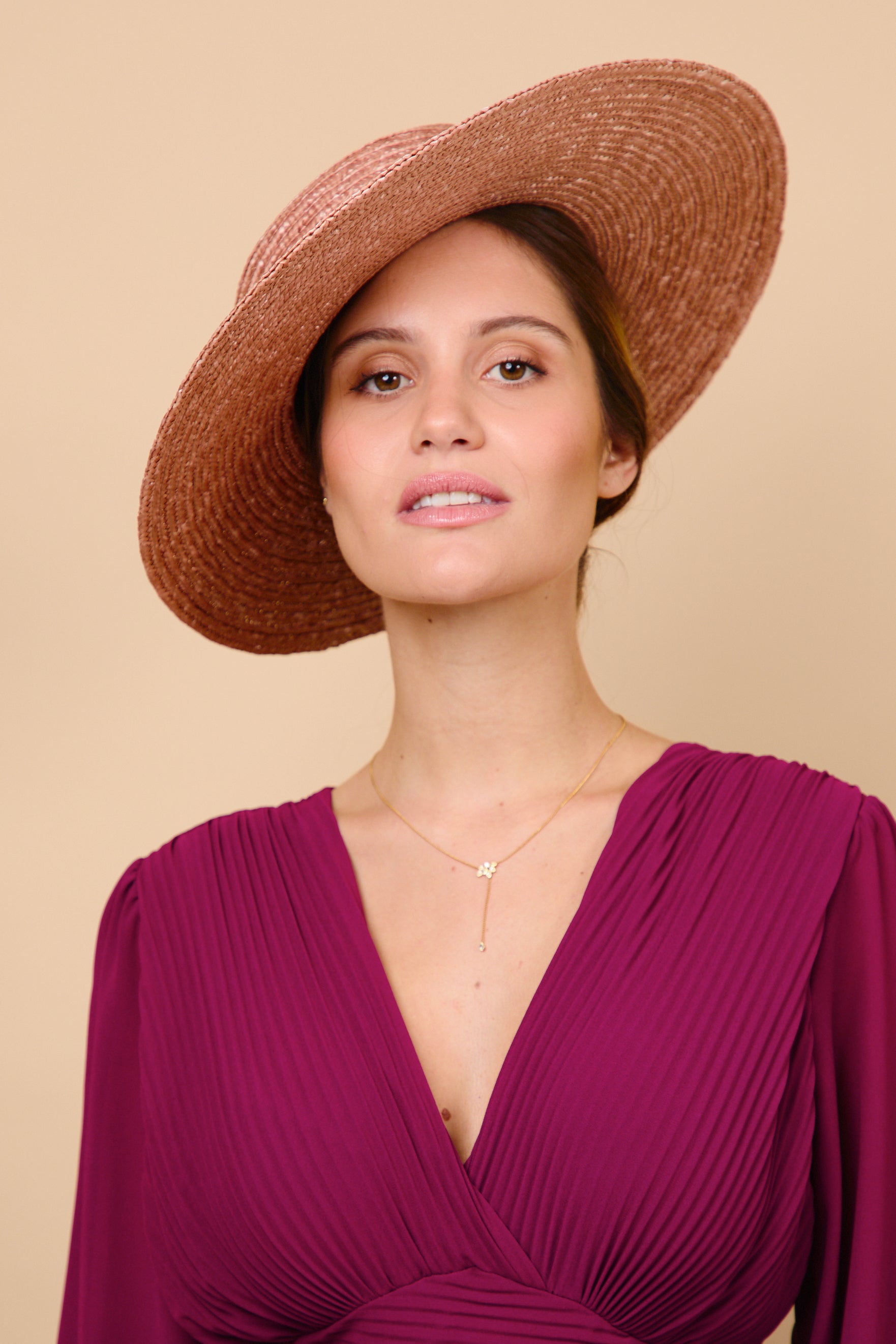 canotier, sombrero, tocado, nude, paja, invitada, boda, marcela and co