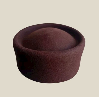 casquete, pillbox, lana, tocado, chocolate, invitada, boda, marcela and co