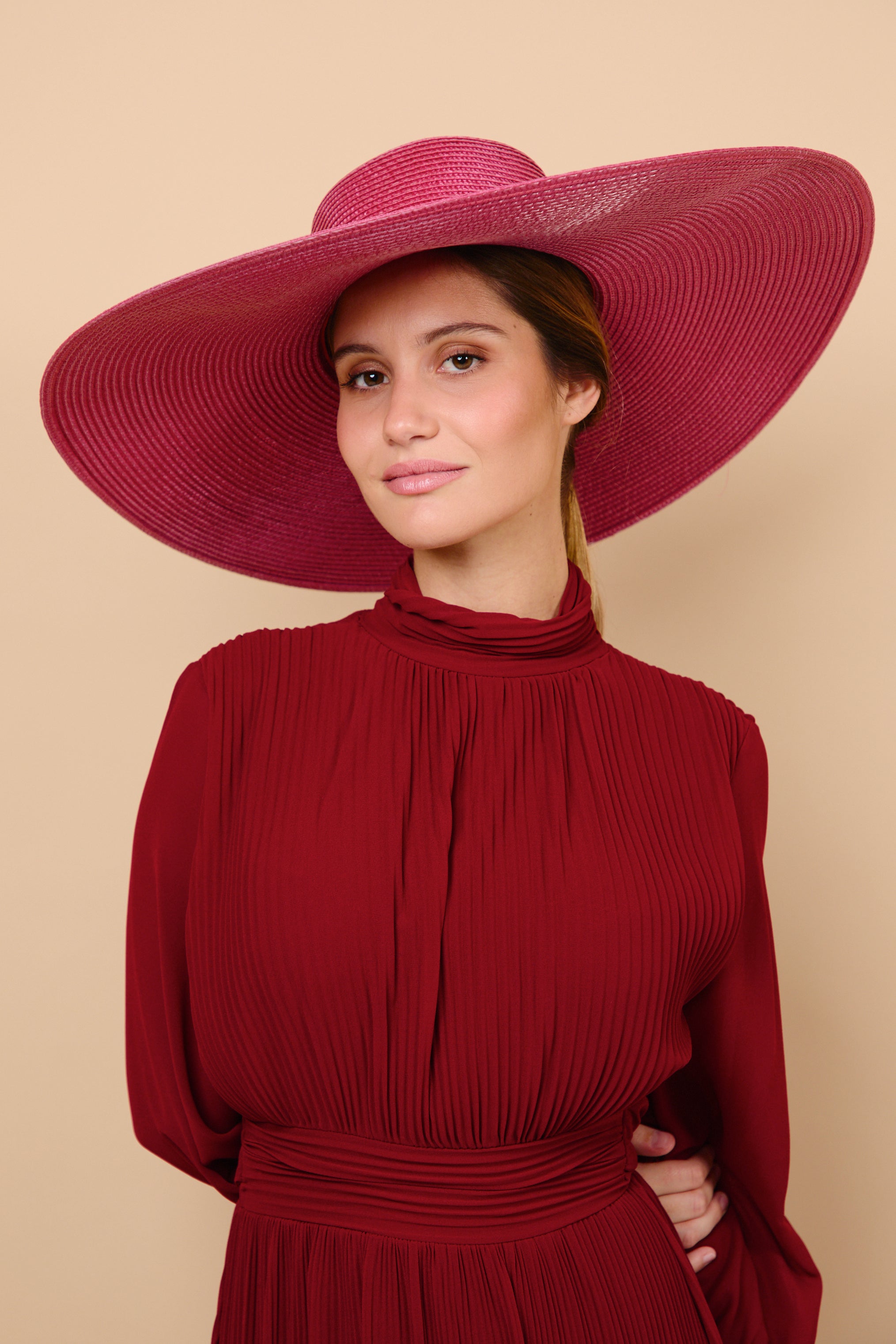 pamela, grande, fresa, invitada, boda, marcela & co