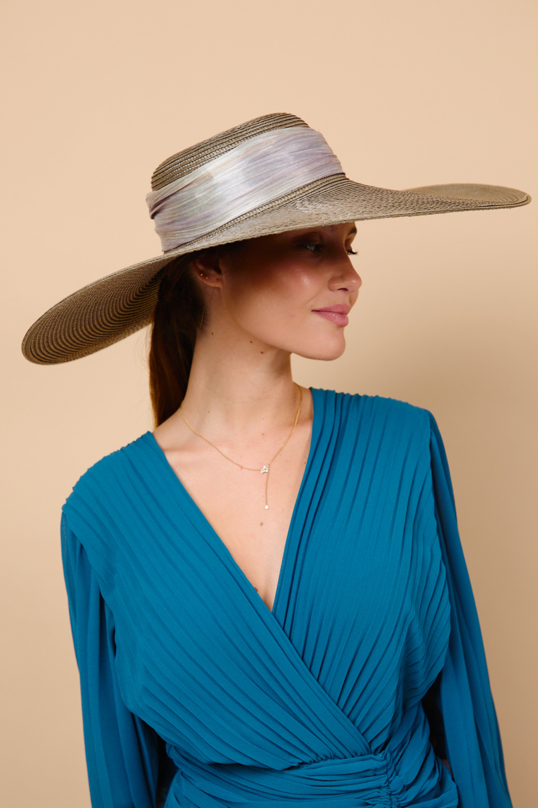 pamela, grande, oliva, invitada, boda, marcela & co