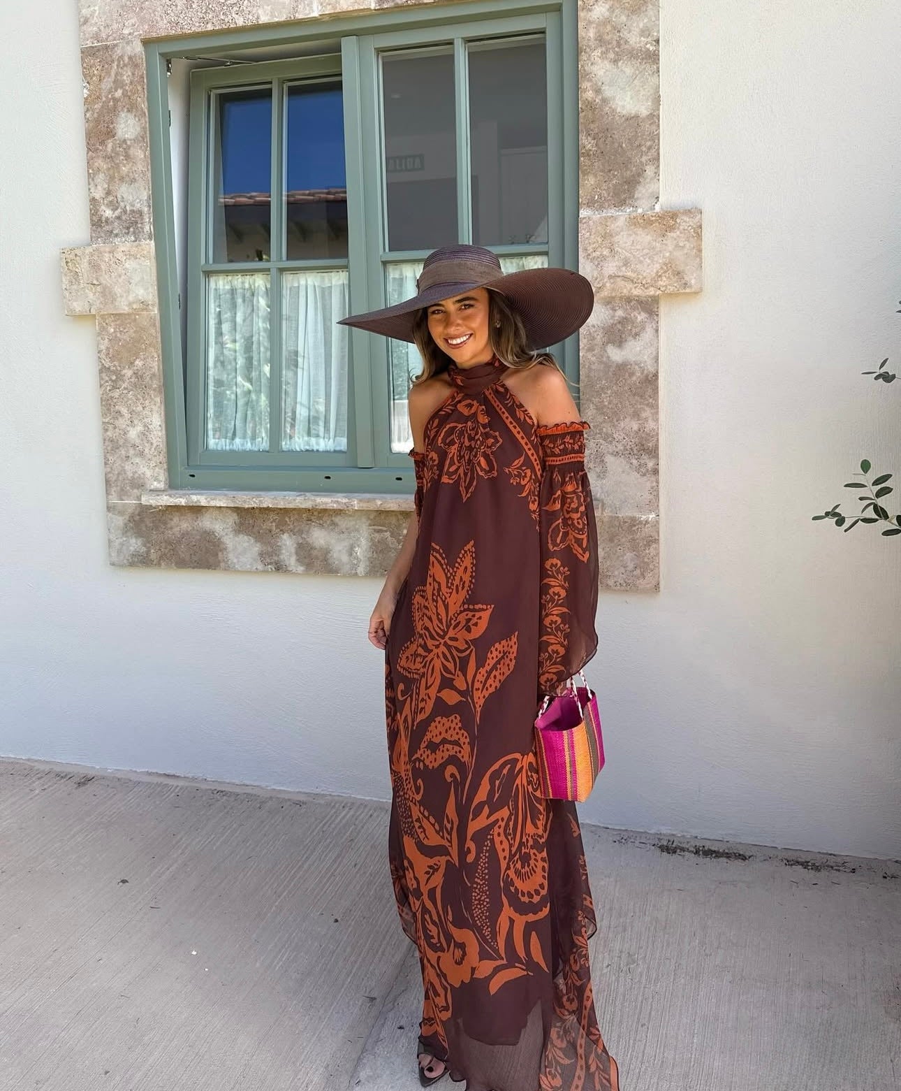 pamela, invitada de boda, grande, marron, chocolate, marcela & co