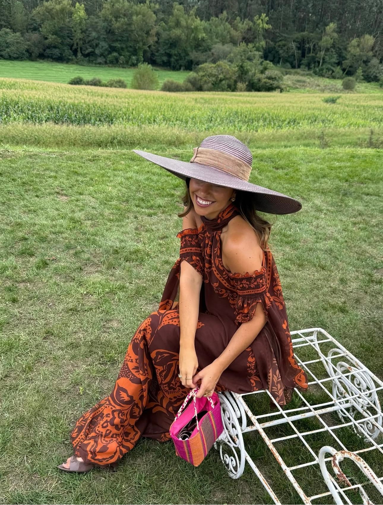 pamela, invitada de boda, grande, marron, chocolate, marcela & co