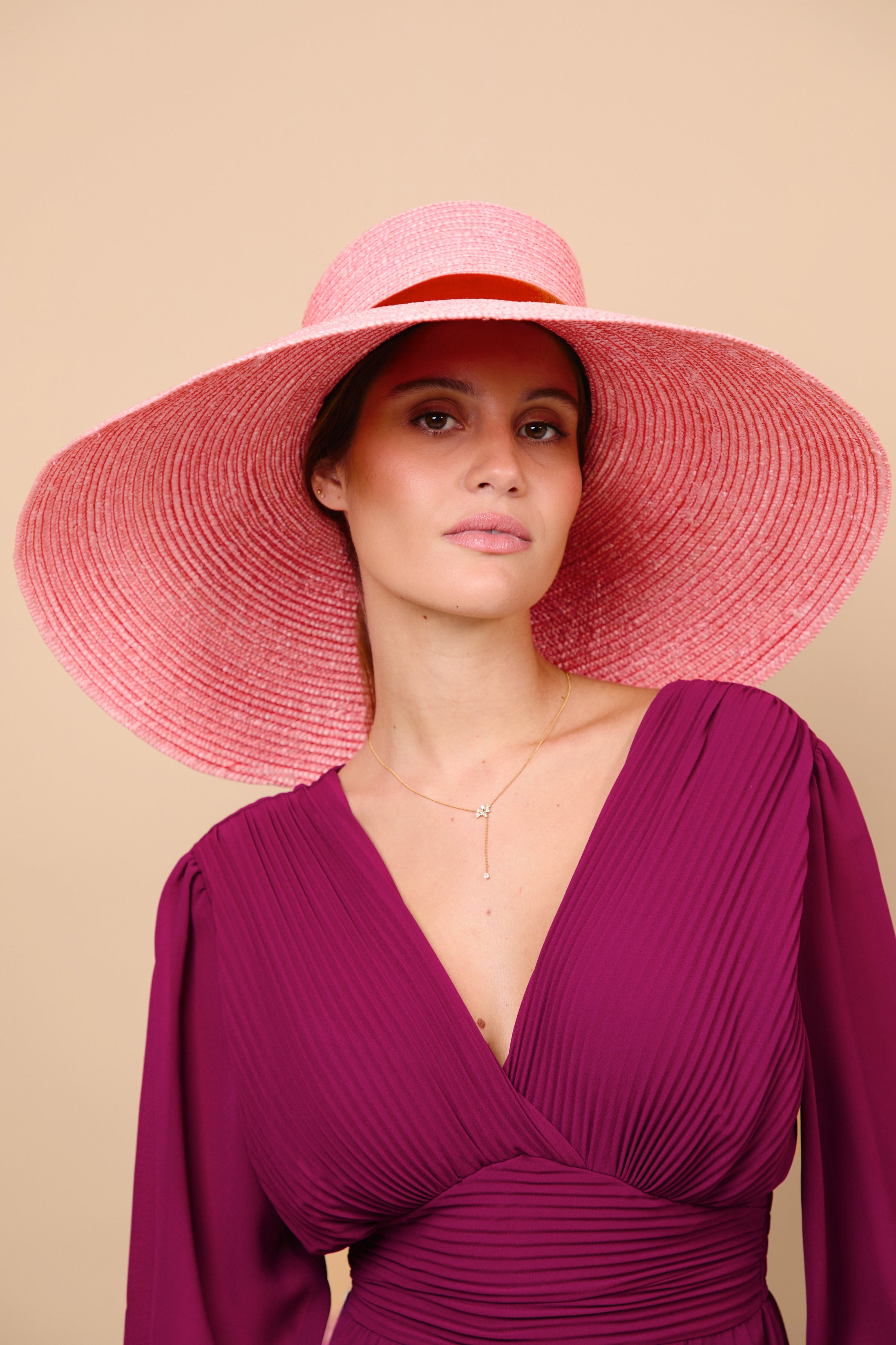 pamela, paja, rosa, acampanada, invitada, boda, marcela and co