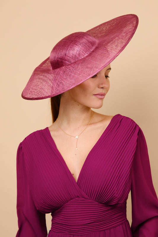 pamela, tocado, sinamay, buganvilla, vino, invitada, boda, marcela and co