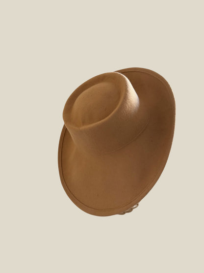 pamela, lana, camel, invitada, boda, holanda, marcela & co