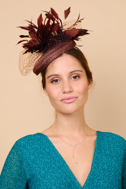 tocado, chocolate, plumas, sinamay, marcelaandco