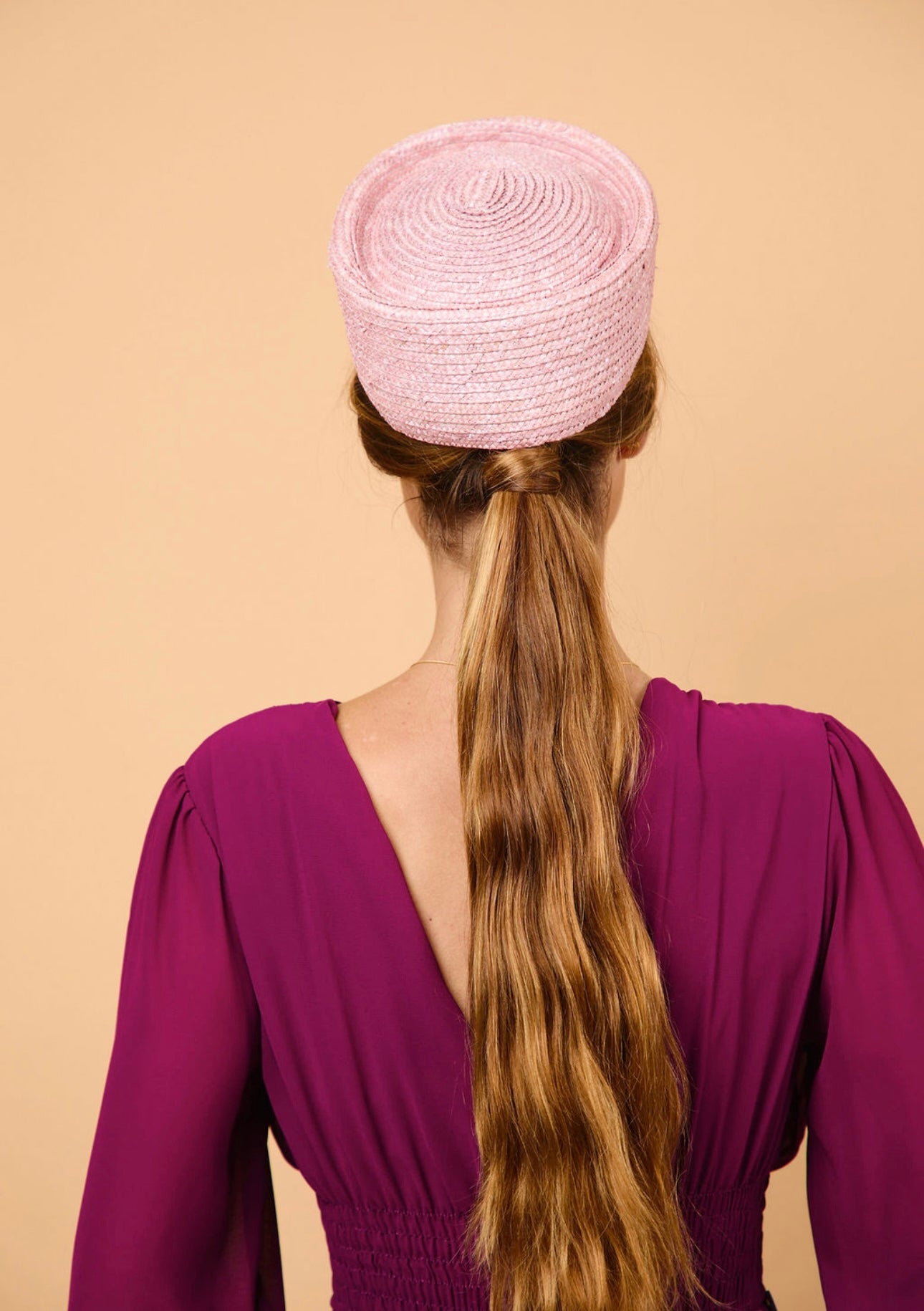 tocado, casquete, pillbox, rosa, invitada de boda, paja, marcela & co