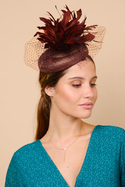 tocado, chocolate, plumas, sinamay, marcela and co