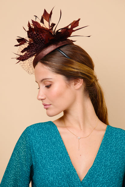 tocado, chocolate, plumas, sinamay, marcela and co