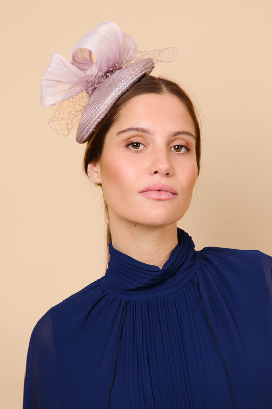 tocado, invitada, boda, sinamay, lila, velo, marcela and co