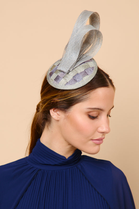 tocado, sinamay, lazo, gris, marcela & co