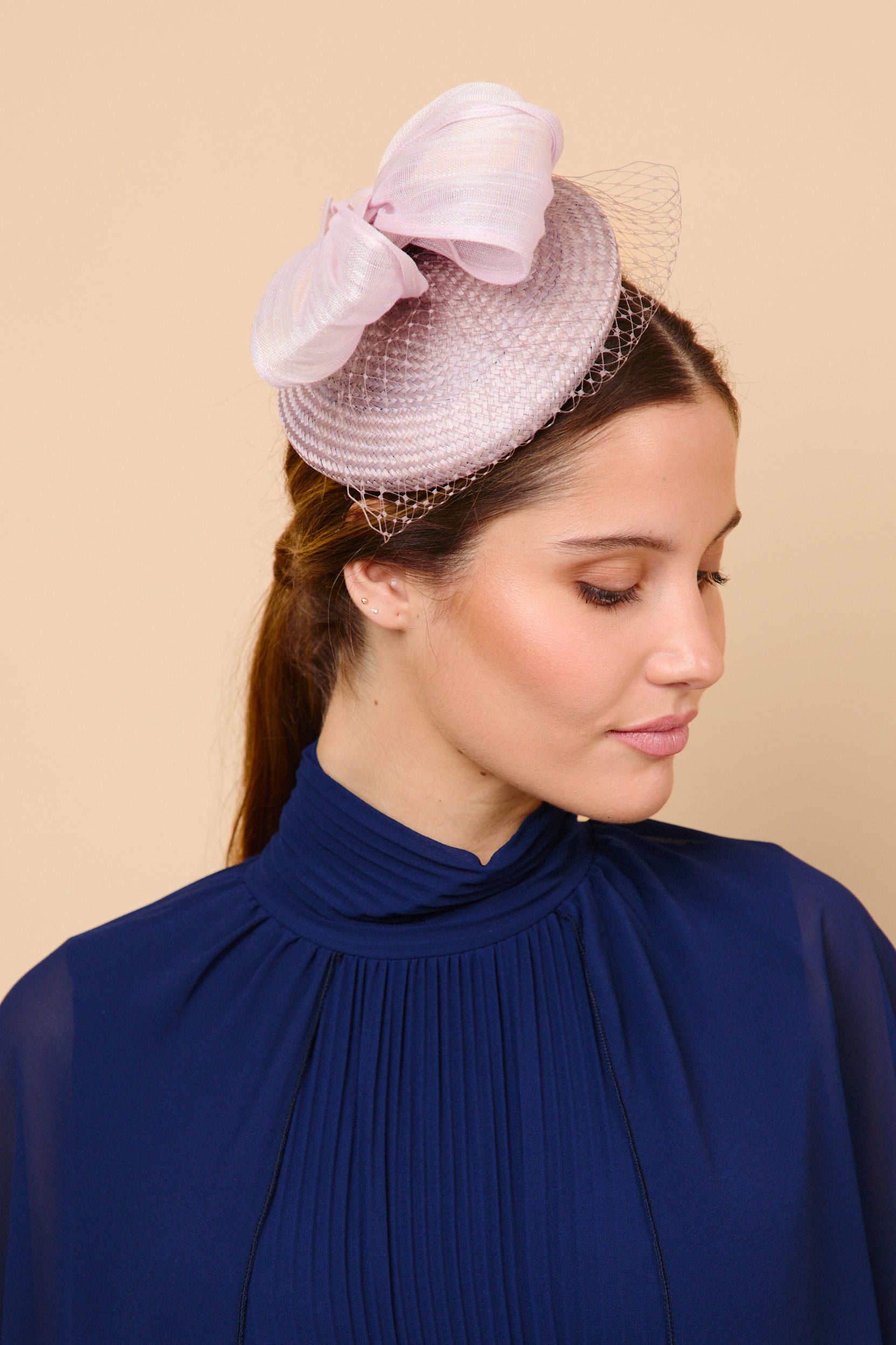 tocado, sinamay, lila, velo, marcela and co