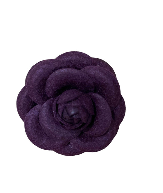 Broche Camelia morado fieltro