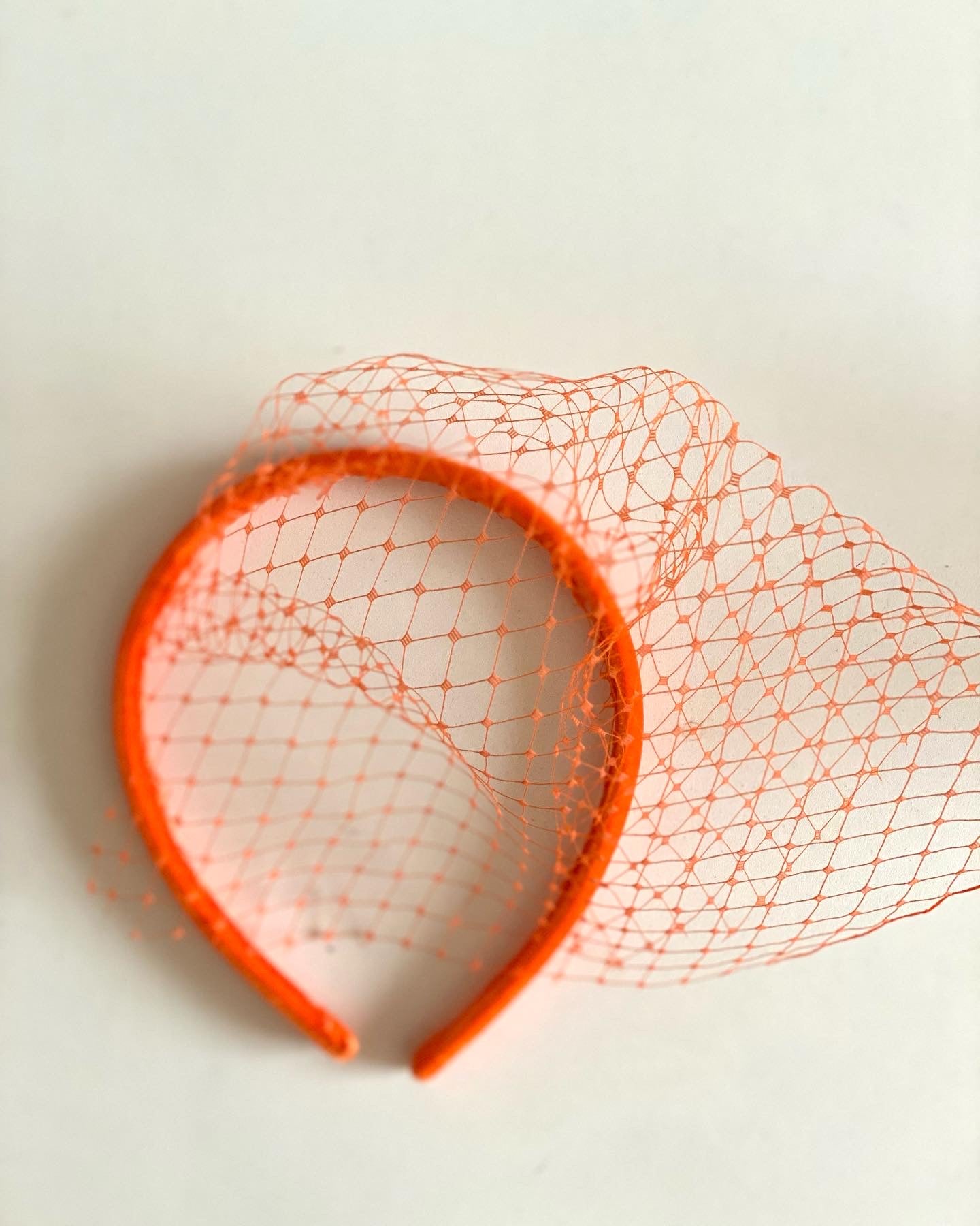 Diadema Carolina petite naranja