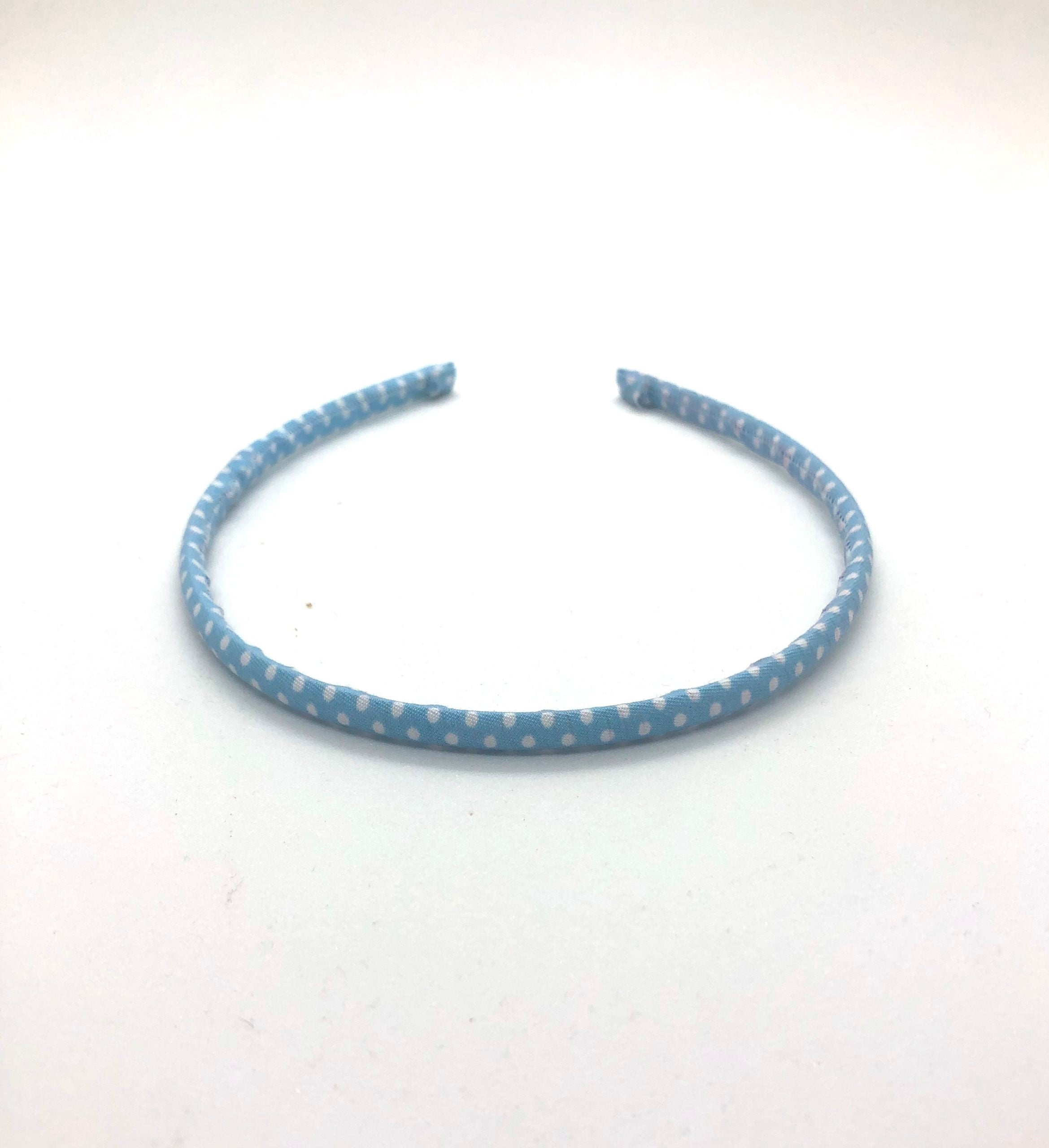 Fita de cabelo azul com bolinhas