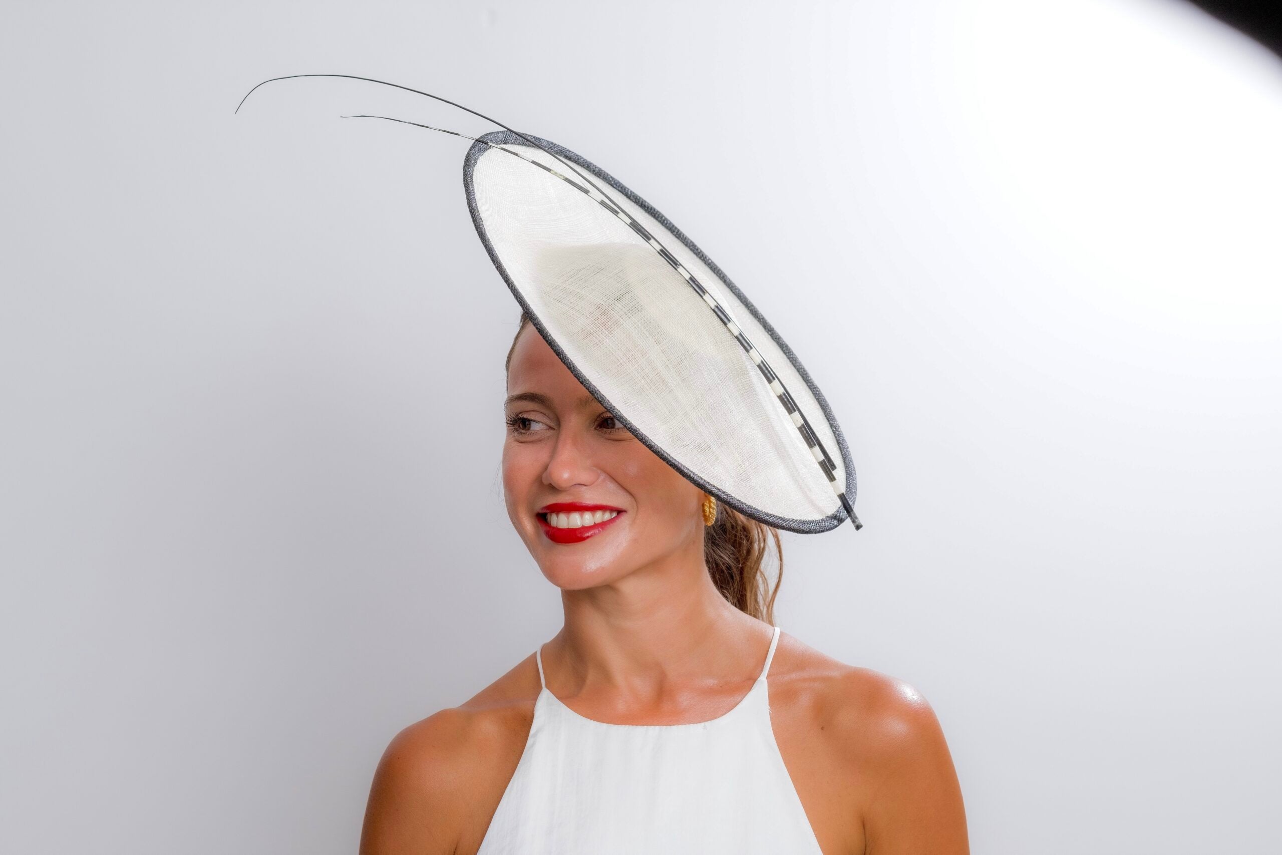 Tocado Renata beige y negro