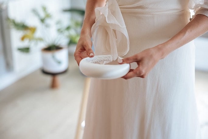 Diadema Roca de satén blanco